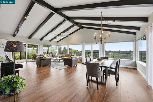 10570 Englewood Dr, Oakland, CA 94605