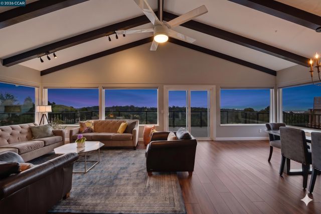 10570 Englewood Dr, Oakland, CA 94605