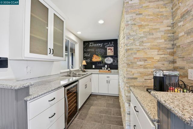 10570 Englewood Dr, Oakland, CA 94605