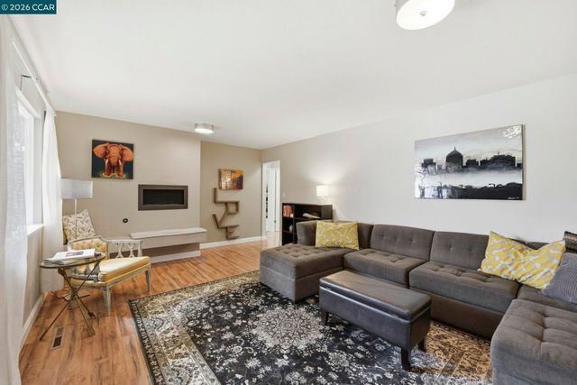 10570 Englewood Dr, Oakland, CA 94605