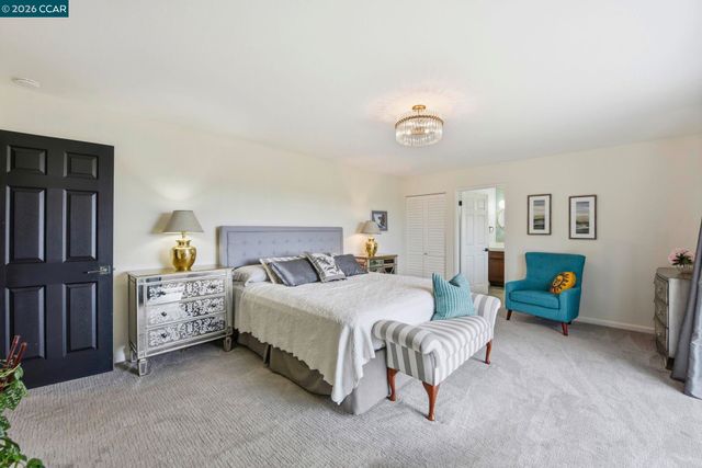 10570 Englewood Dr, Oakland, CA 94605