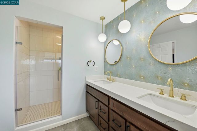 10570 Englewood Dr, Oakland, CA 94605