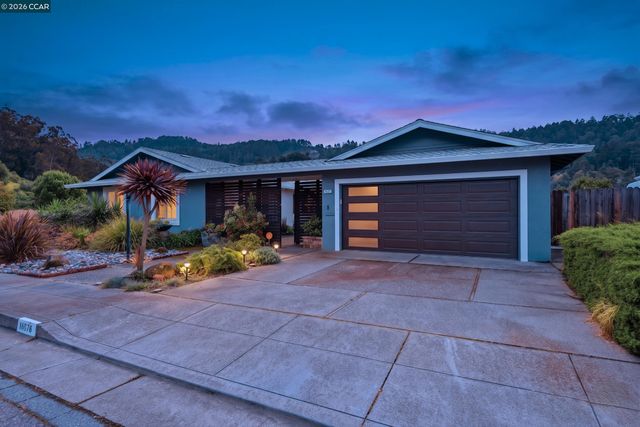 10570 Englewood Dr, Oakland, CA 94605