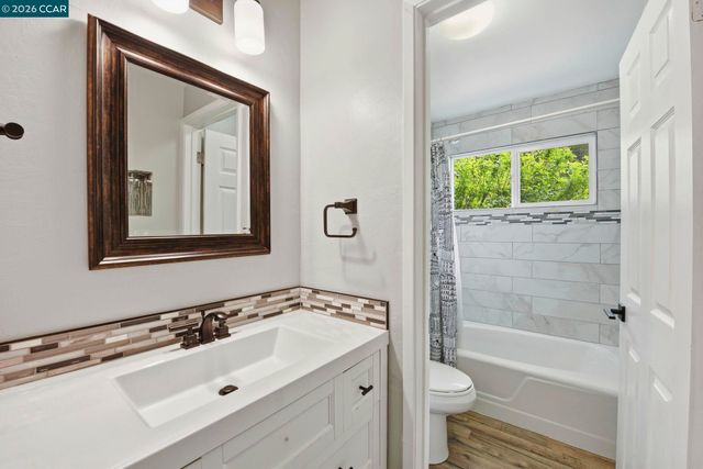 10570 Englewood Dr, Oakland, CA 94605