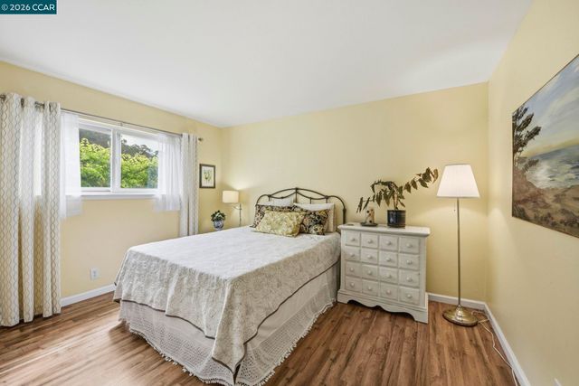 10570 Englewood Dr, Oakland, CA 94605