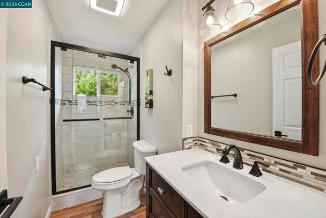 10570 Englewood Dr, Oakland, CA 94605