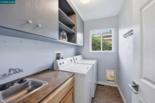 10570 Englewood Dr, Oakland, CA 94605