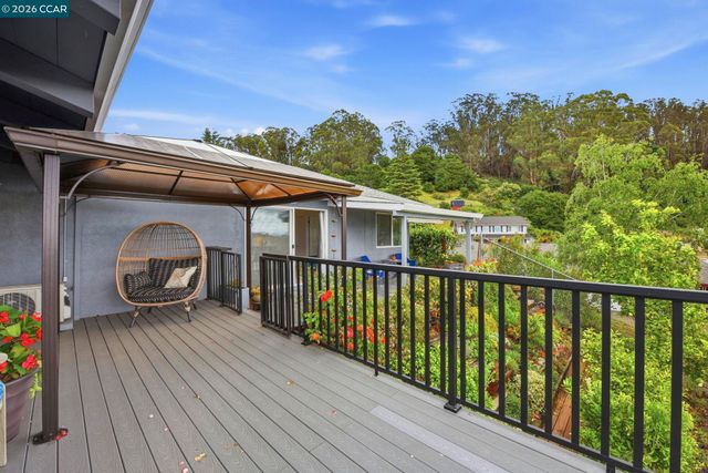 10570 Englewood Dr, Oakland, CA 94605