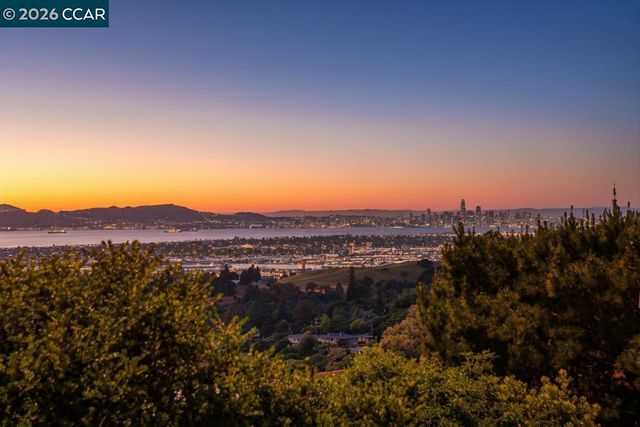 10570 Englewood Dr, Oakland, CA 94605