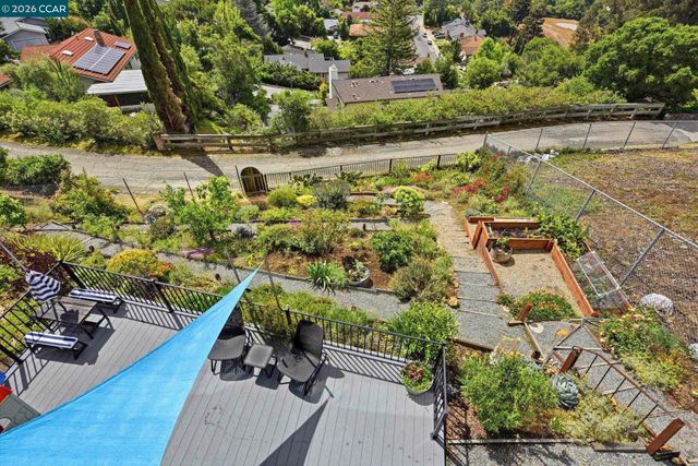 10570 Englewood Dr, Oakland, CA 94605