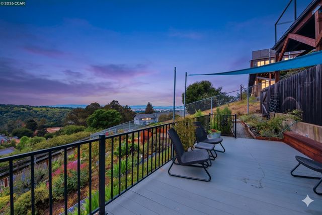 10570 Englewood Dr, Oakland, CA 94605