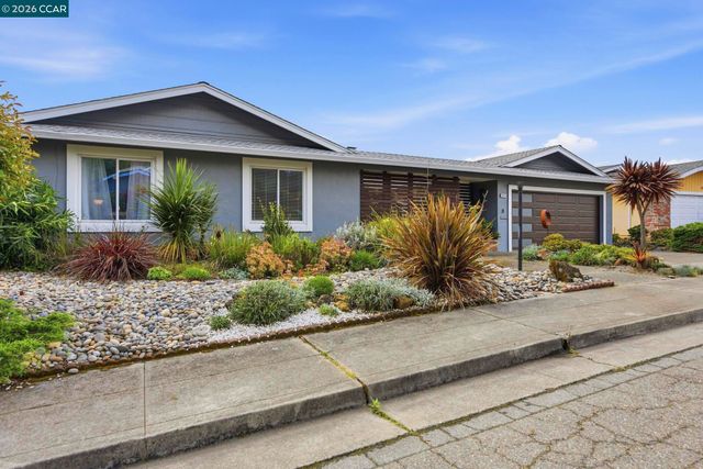 10570 Englewood Dr, Oakland, CA 94605