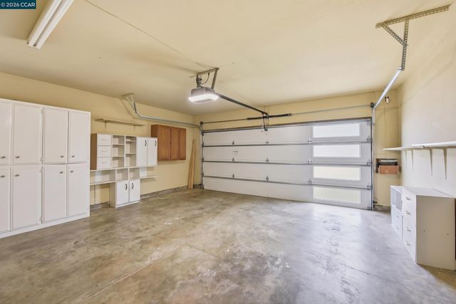 10570 Englewood Dr, Oakland, CA 94605