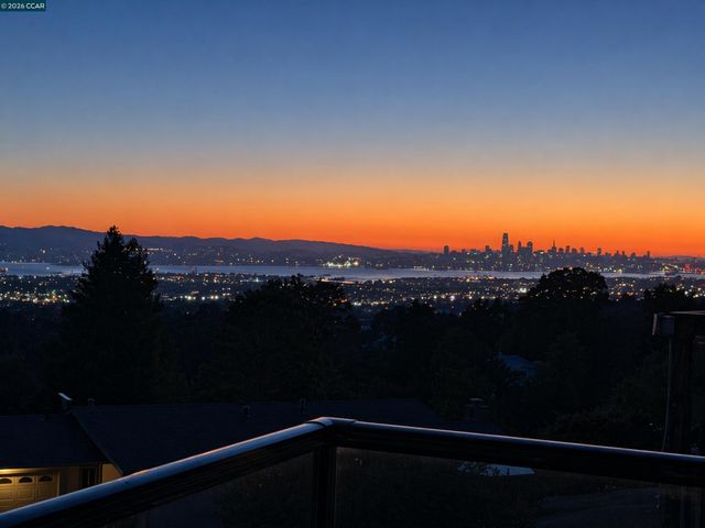 10570 Englewood Dr, Oakland, CA 94605