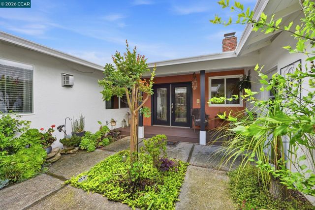 10570 Englewood Dr, Oakland, CA 94605