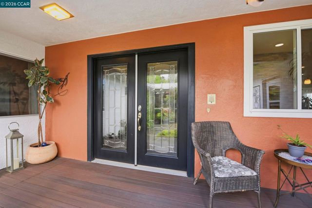 10570 Englewood Dr, Oakland, CA 94605