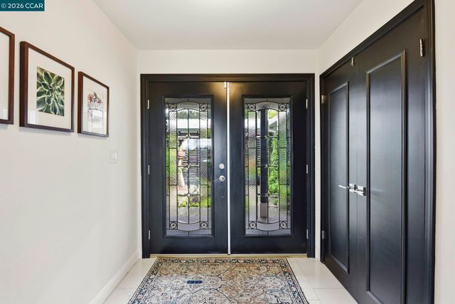 10570 Englewood Dr, Oakland, CA 94605