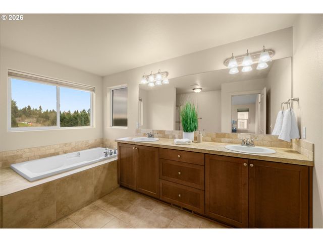 216 Nw 117TH Loop, Portland, OR 97229