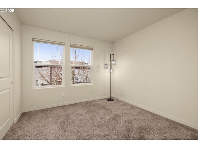 216 Nw 117TH Loop, Portland, OR 97229