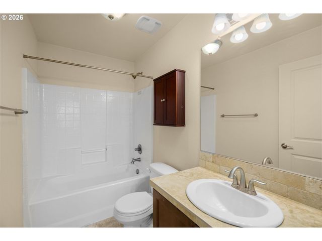 216 Nw 117TH Loop, Portland, OR 97229