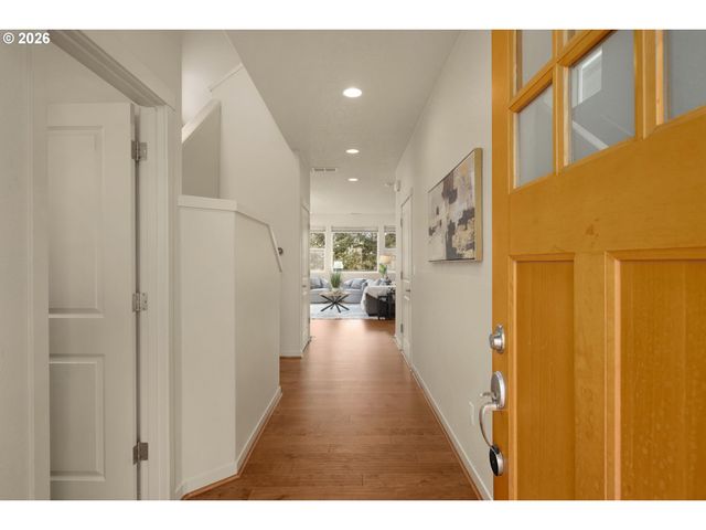 216 Nw 117TH Loop, Portland, OR 97229