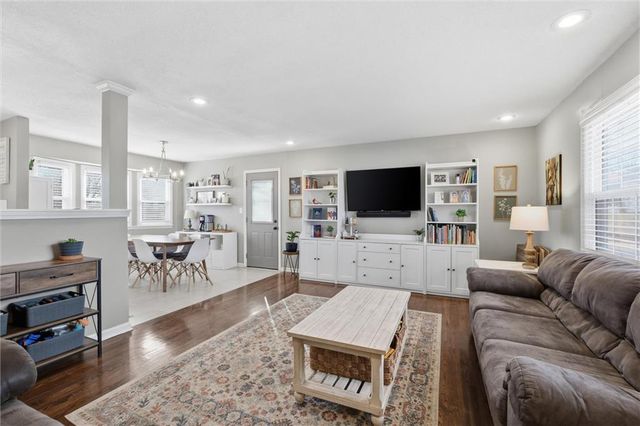 521 E Mulberry Street, Olathe, KS 66061