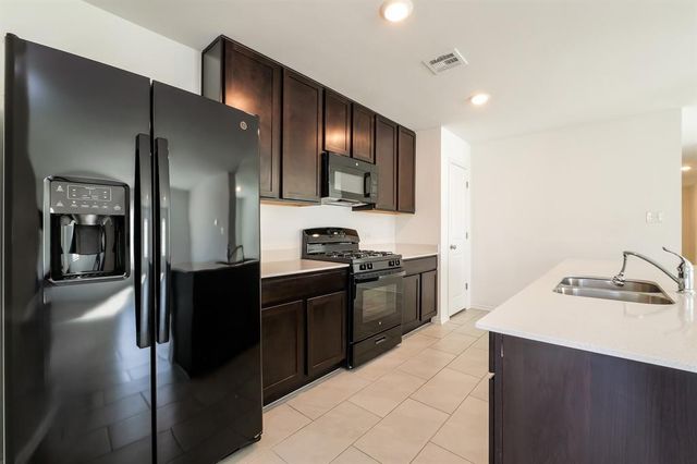 10952 SW 23rd Place, Yukon, OK 73099