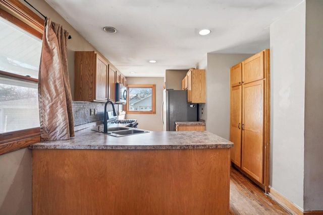 911 75th STREET, Kenosha, WI 53143