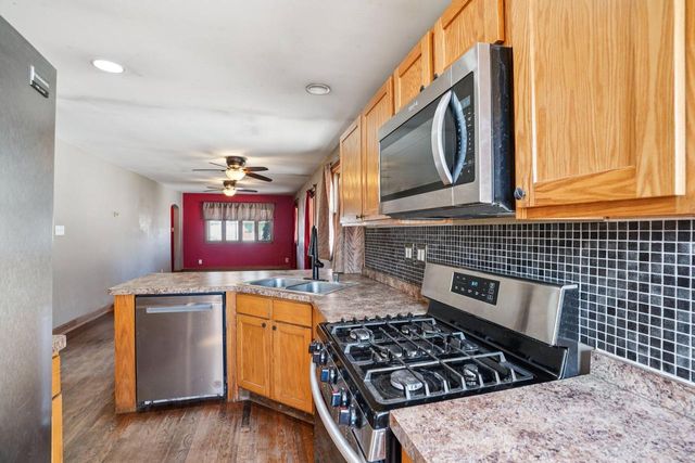 911 75th STREET, Kenosha, WI 53143