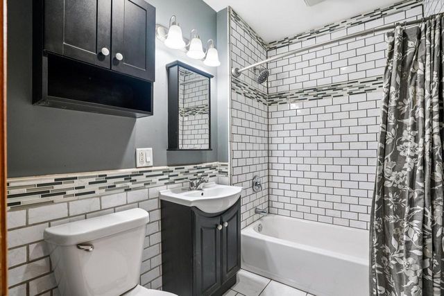 911 75th STREET, Kenosha, WI 53143