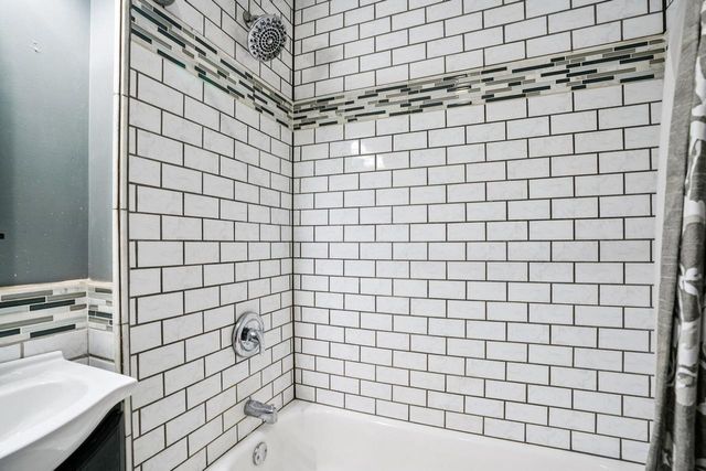 911 75th STREET, Kenosha, WI 53143