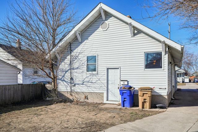 911 75th STREET, Kenosha, WI 53143