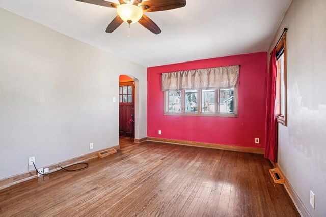 911 75th STREET, Kenosha, WI 53143