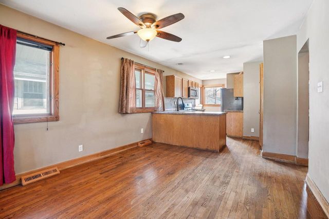 911 75th STREET, Kenosha, WI 53143