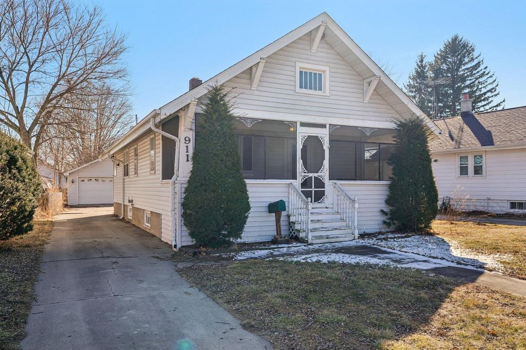 911 75th STREET, Kenosha, WI 53143