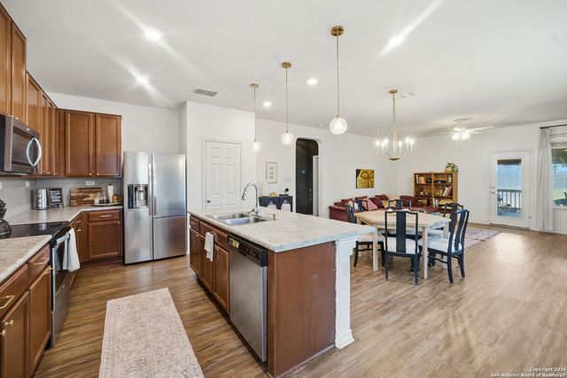 9831 Overlook Cyn, San Antonio, TX 78245