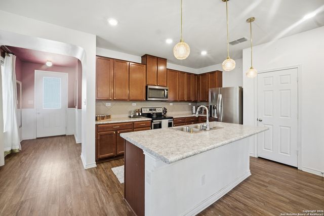 9831 Overlook Cyn, San Antonio, TX 78245