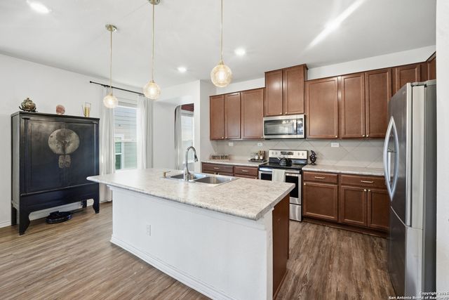 9831 Overlook Cyn, San Antonio, TX 78245