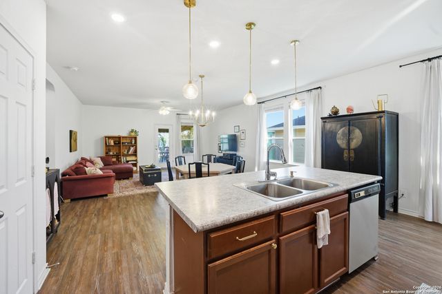 9831 Overlook Cyn, San Antonio, TX 78245