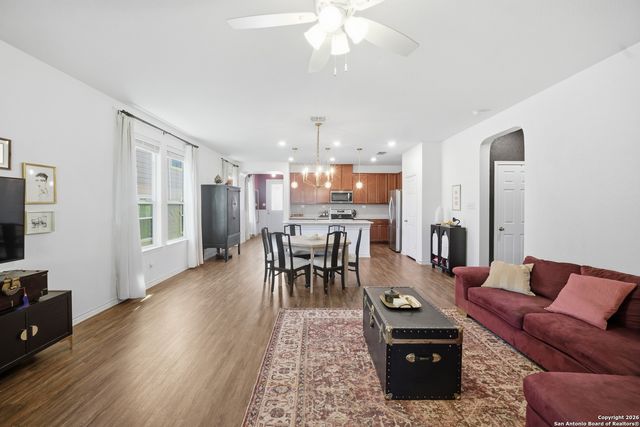 9831 Overlook Cyn, San Antonio, TX 78245