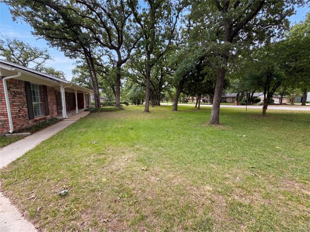 1014 Yvonne Drive, Joshua, TX 76058
