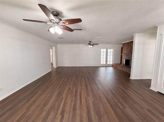 1014 Yvonne Drive, Joshua, TX 76058