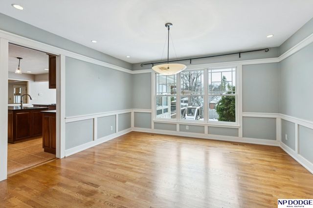 9826 Harney Pkwy N, Omaha, NE 68114