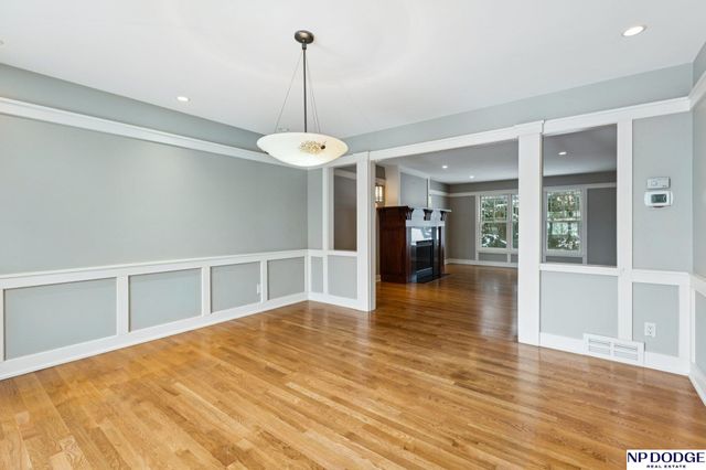 9826 Harney Pkwy N, Omaha, NE 68114