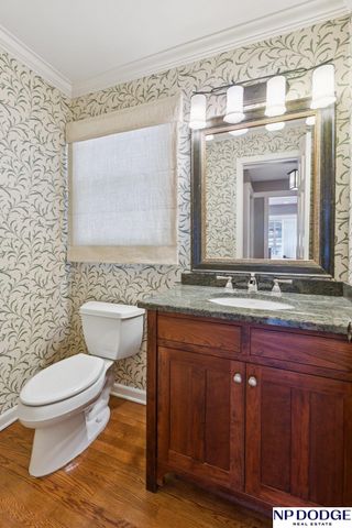 9826 Harney Pkwy N, Omaha, NE 68114