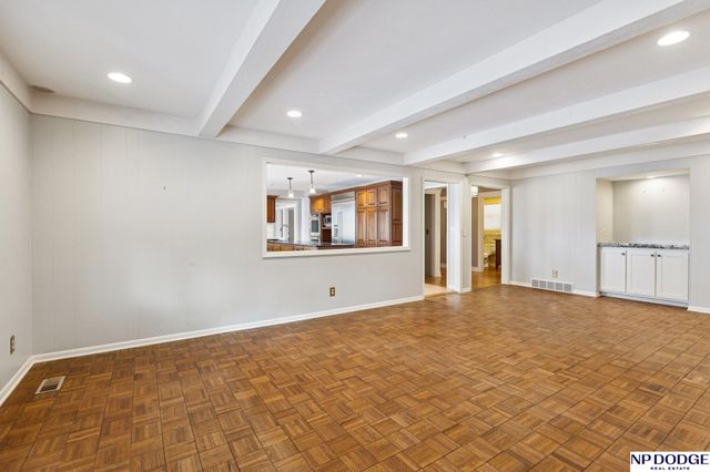 9826 Harney Pkwy N, Omaha, NE 68114