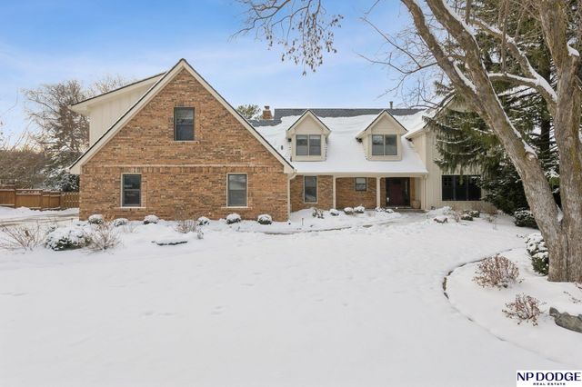 9826 Harney Pkwy N, Omaha, NE 68114