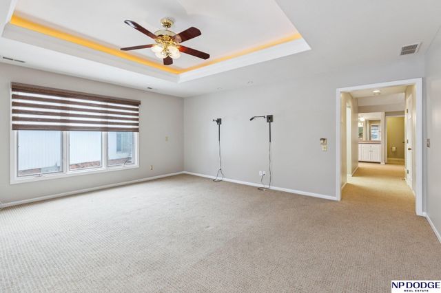 9826 Harney Pkwy N, Omaha, NE 68114