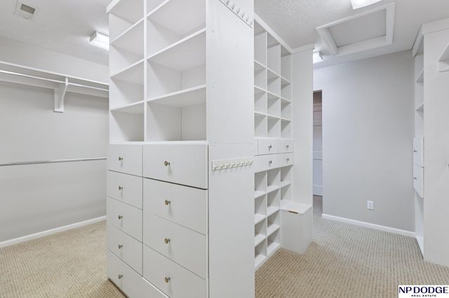 9826 Harney Pkwy N, Omaha, NE 68114