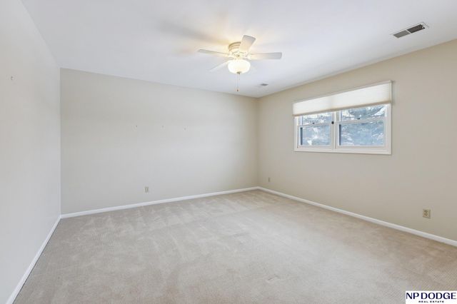 9826 Harney Pkwy N, Omaha, NE 68114